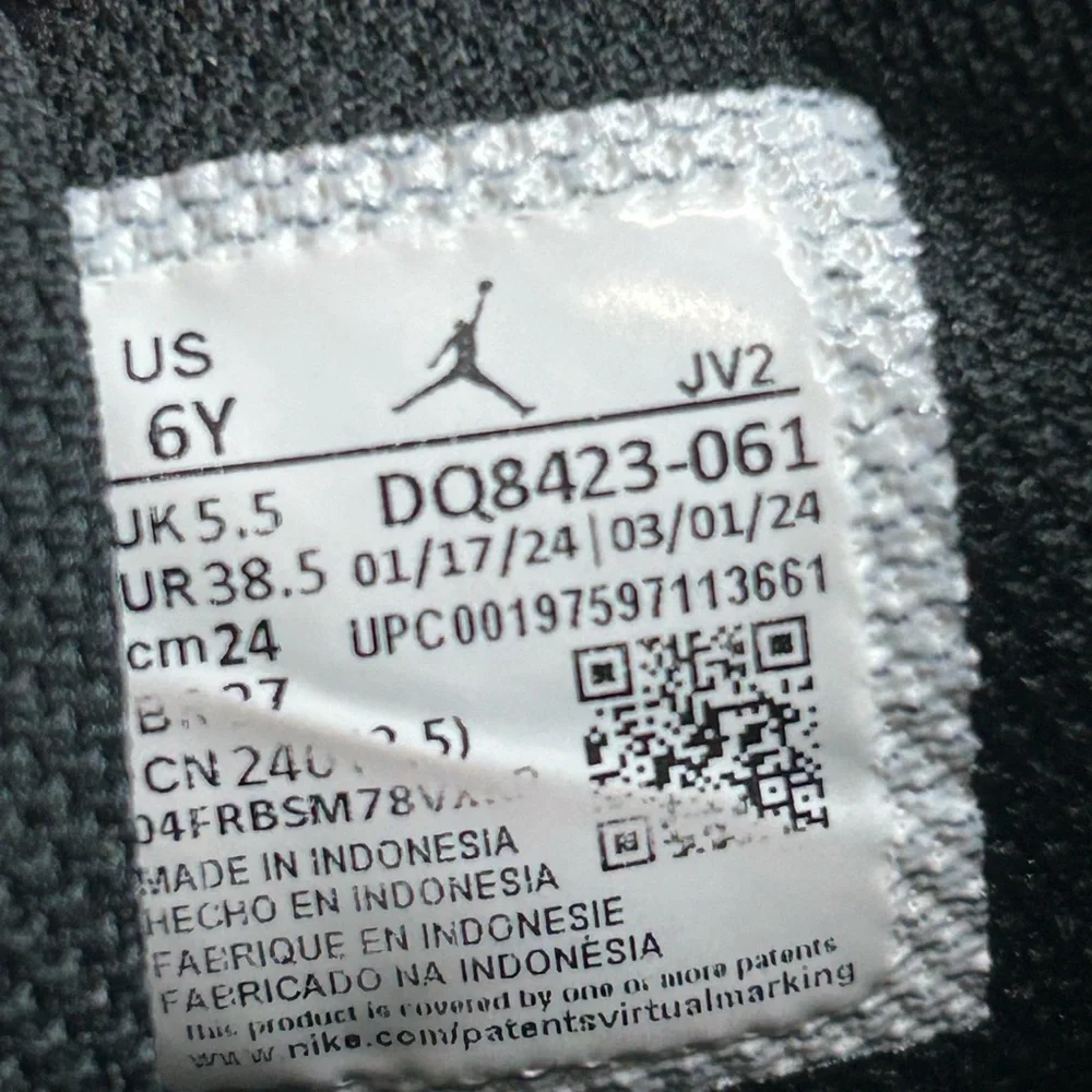 Size 6Y- Jordan 1 Mid
Gym Red Black White (2024) GS - Picture 6 of 6